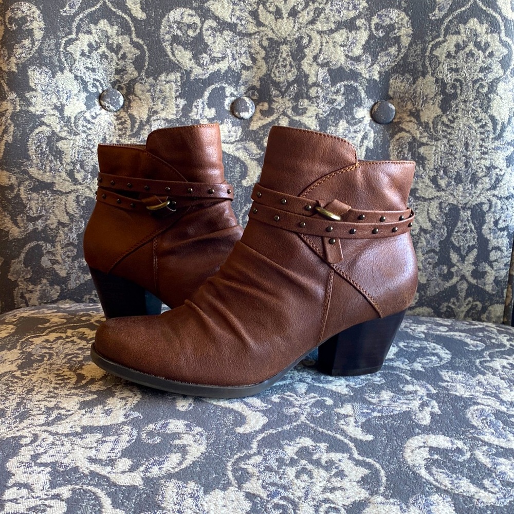 Baretraps ankle boots- like new & super cute!